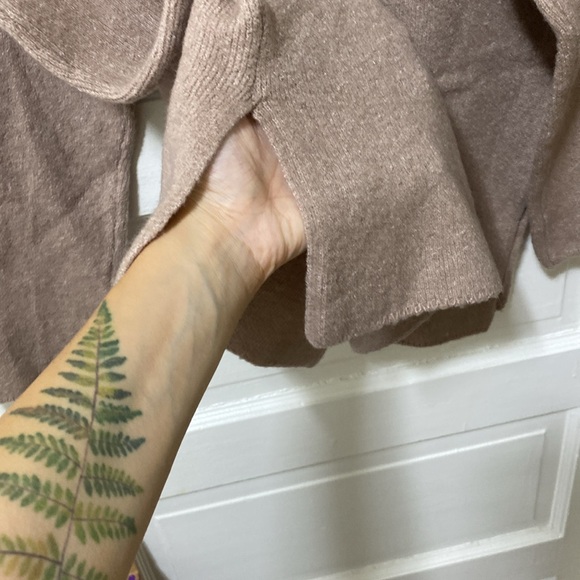 NWT urban outfitters oversized mock neck taupe sweater - Picture 6 of 6